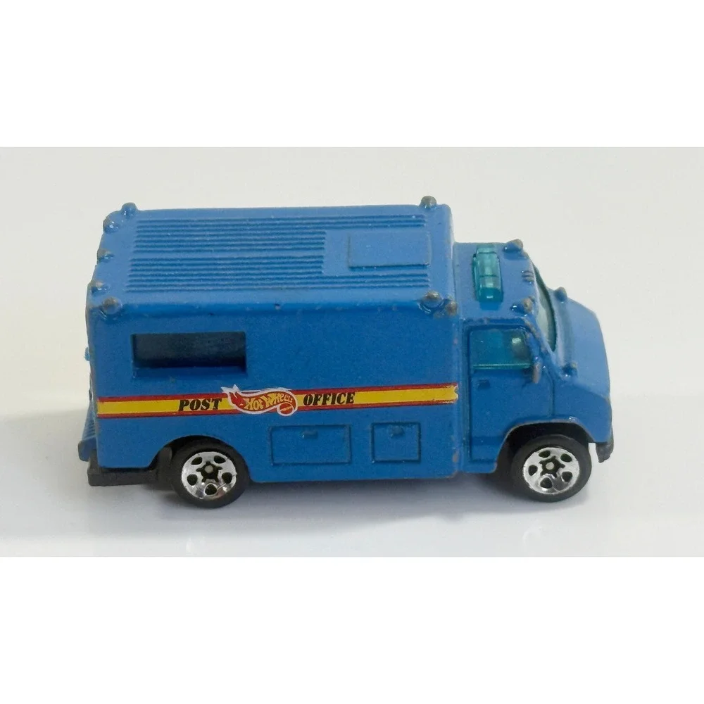 RARE Vintage 1998 Hot Wheels Downtown Center Playset Post Office Ambulance Truck